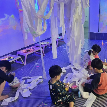 상상초월 키즈드로잉 스프레이 물감을 만난 휴지! 돌돌돌 휴지놀이 이미지